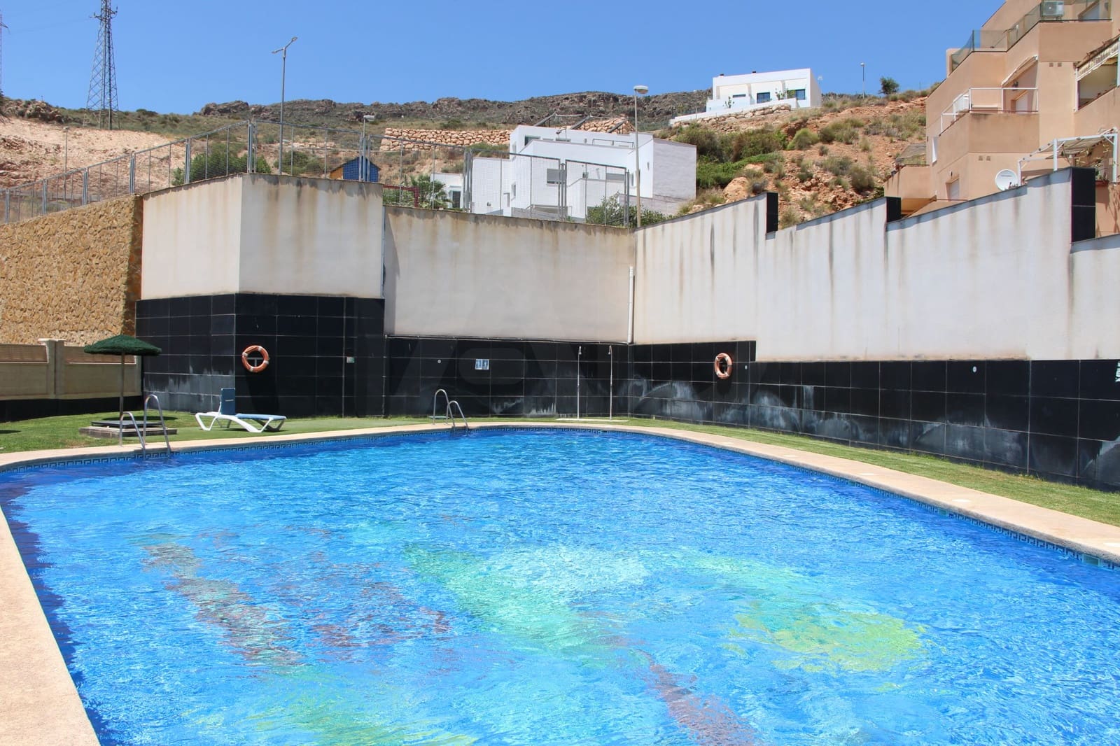 2 Zimmer Apartment zu verkaufen in Almeria Stadt mit Pool Garage - 175.000 € (Ref: 9988256)