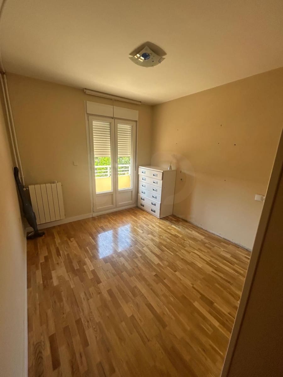 5 soverom Rekkehus til salgs i Leon by med garasje - € 259 000 (Ref: 9988257)
