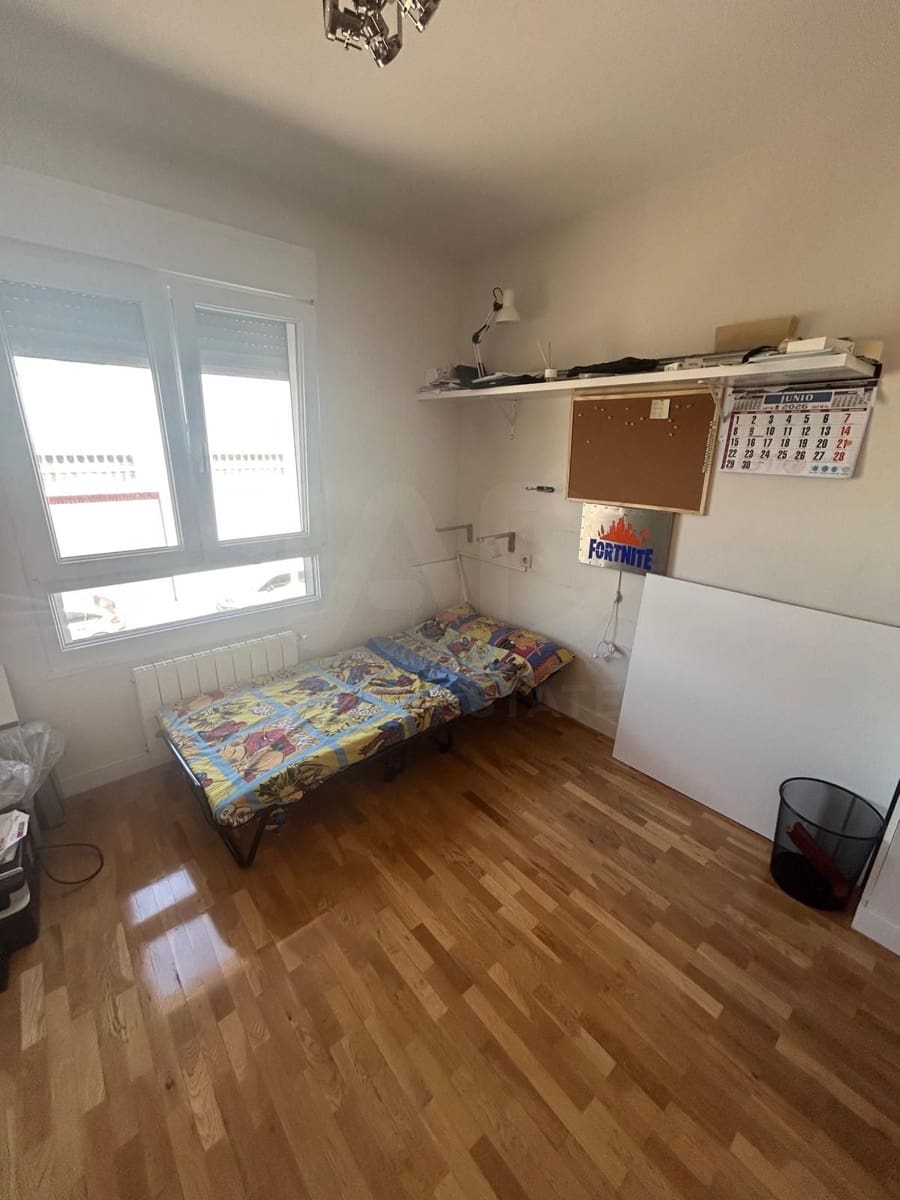 5 soverom Rekkehus til salgs i Leon by med garasje - € 259 000 (Ref: 9988257)