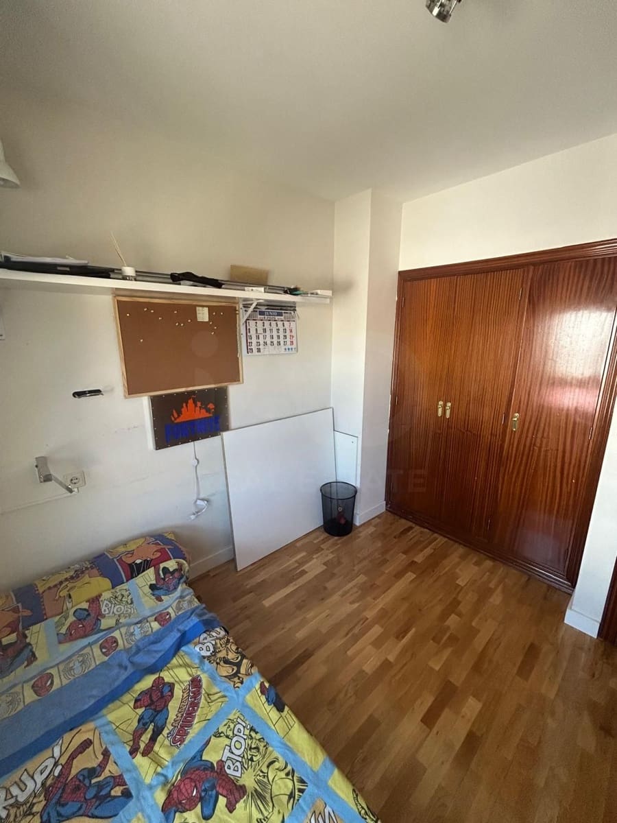 5 soverom Rekkehus til salgs i Leon by med garasje - € 259 000 (Ref: 9988257)