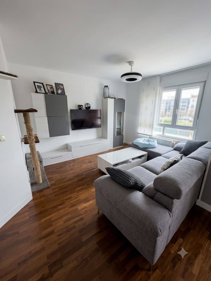 5 soverom Rekkehus til salgs i Leon by med garasje - € 259 000 (Ref: 9988257)