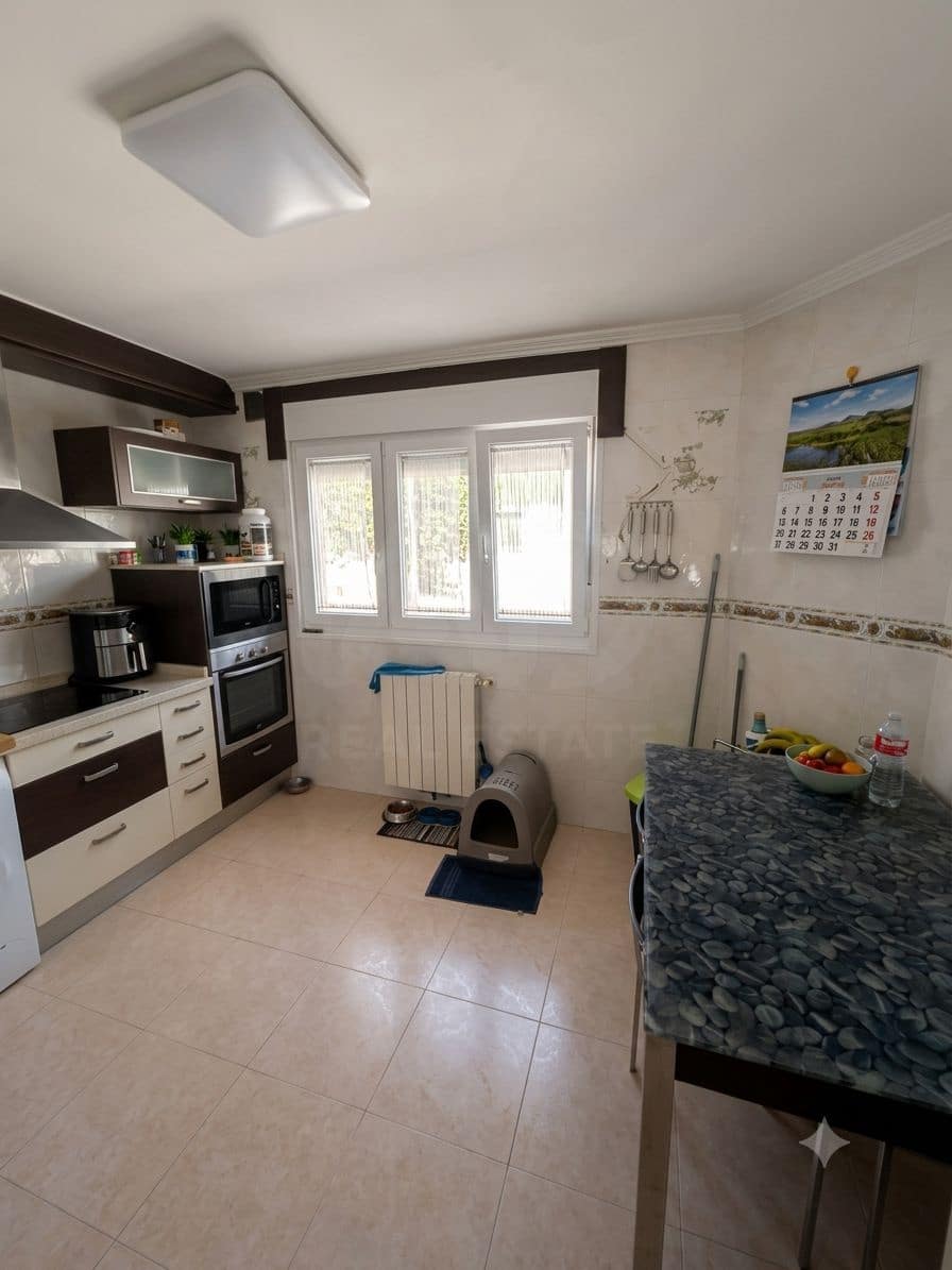 5 soverom Rekkehus til salgs i Leon by med garasje - € 259 000 (Ref: 9988257)