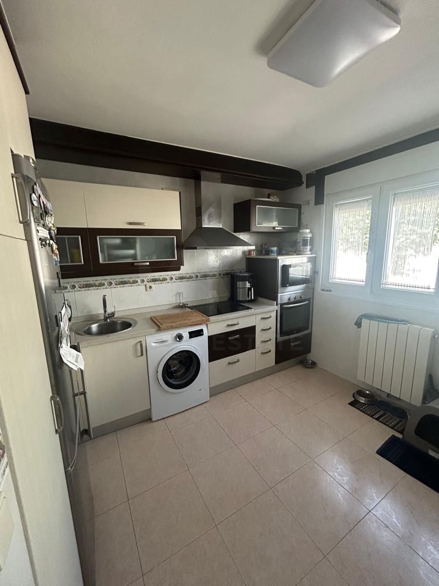 5 soverom Rekkehus til salgs i Leon by med garasje - € 259 000 (Ref: 9988257)