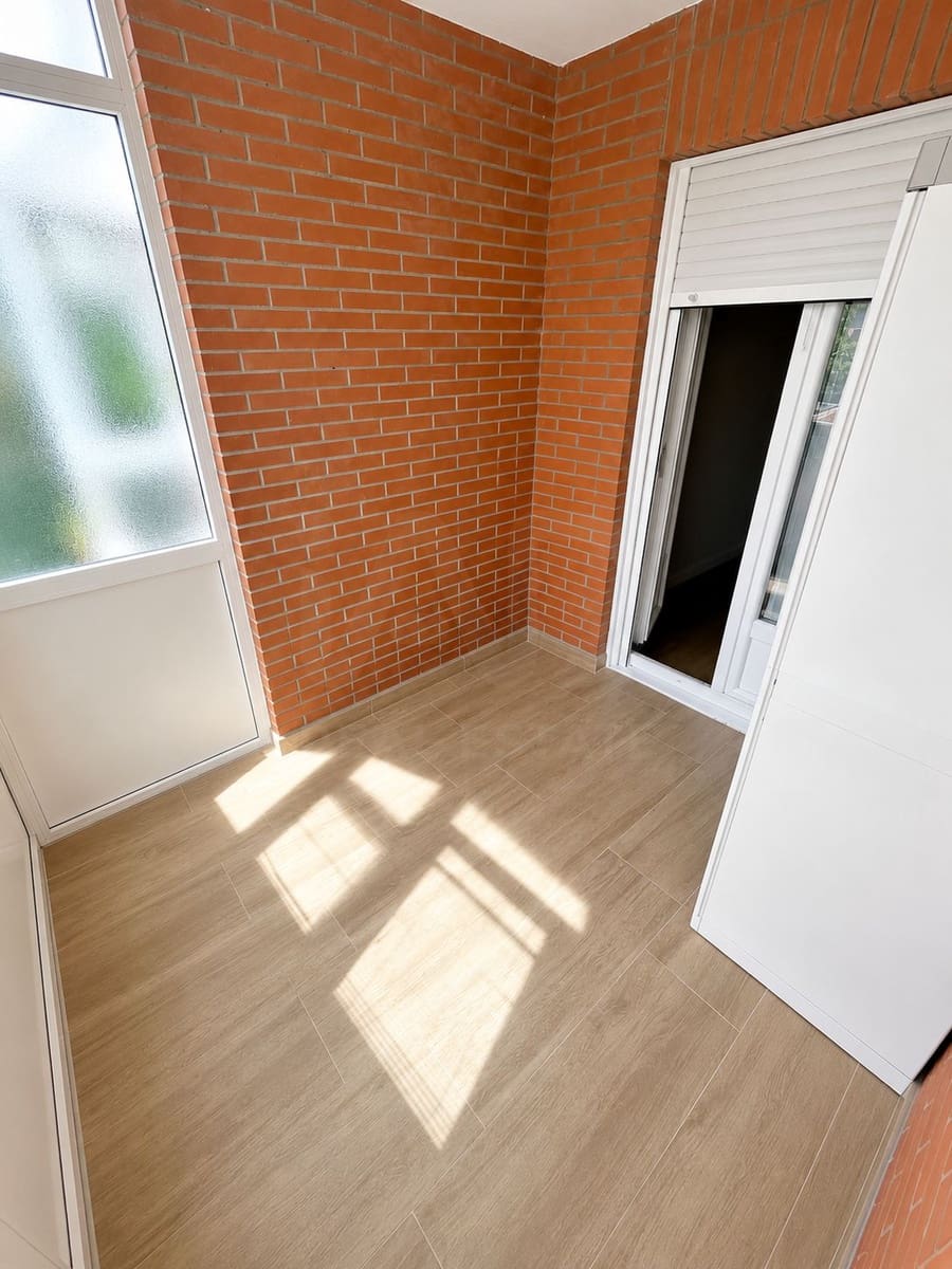5 soverom Rekkehus til salgs i Leon by med garasje - € 259 000 (Ref: 9988257)