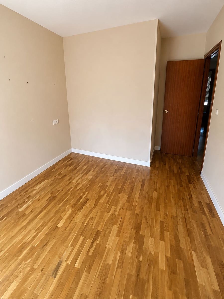 5 soverom Rekkehus til salgs i Leon by med garasje - € 259 000 (Ref: 9988257)