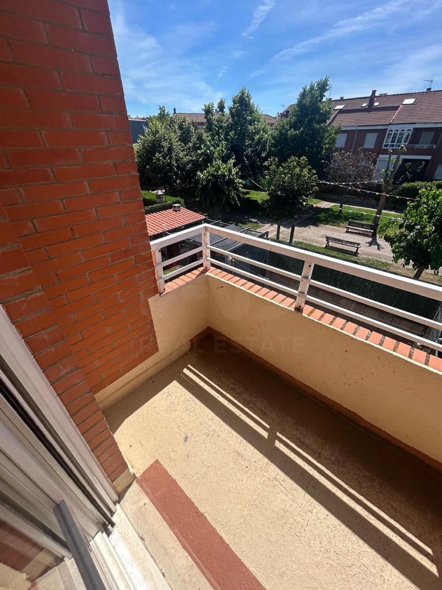 5 soverom Rekkehus til salgs i Leon by med garasje - € 259 000 (Ref: 9988257)
