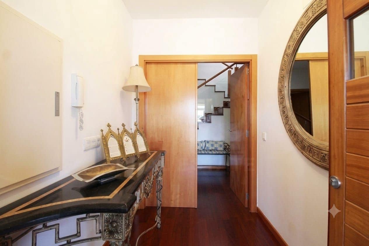 6 bedroom Townhouse for sale in Salamanca city with garage - € 520,000 (Ref: 9988261)