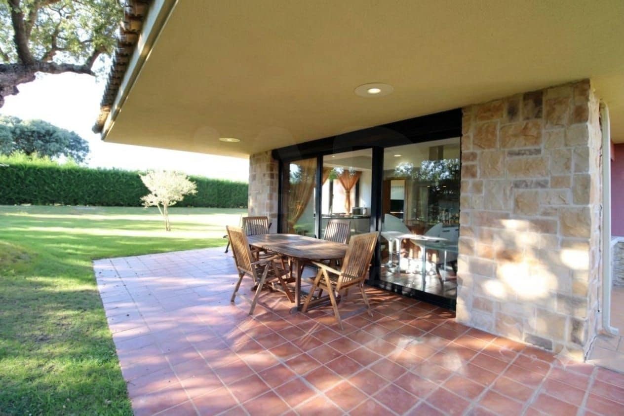 6 bedroom Townhouse for sale in Salamanca city with garage - € 520,000 (Ref: 9988261)