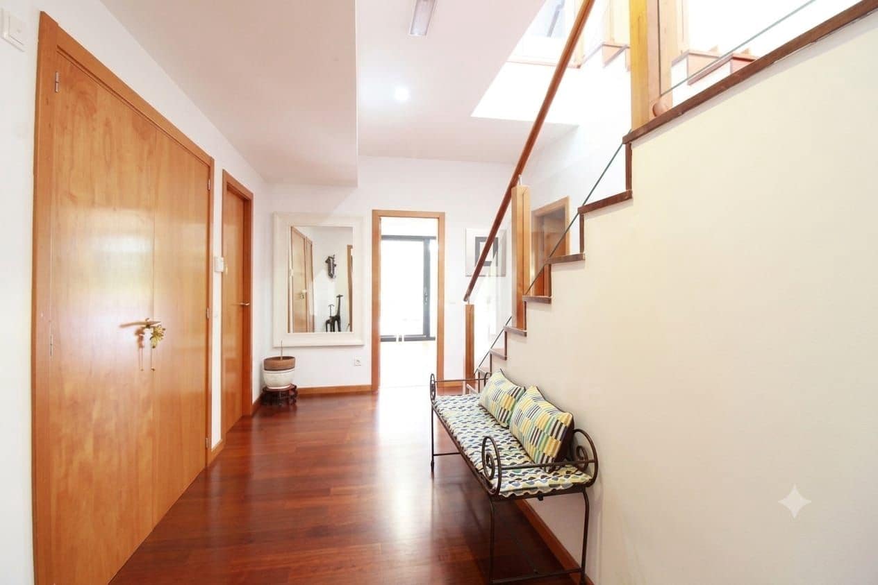 6 bedroom Townhouse for sale in Salamanca city with garage - € 520,000 (Ref: 9988261)