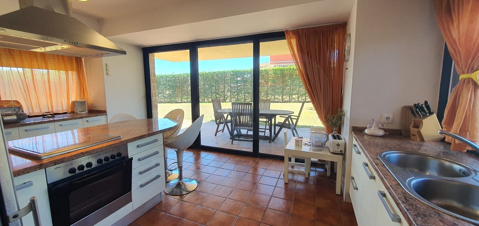 6 bedroom Townhouse for sale in Salamanca city with garage - € 520,000 (Ref: 9988261)