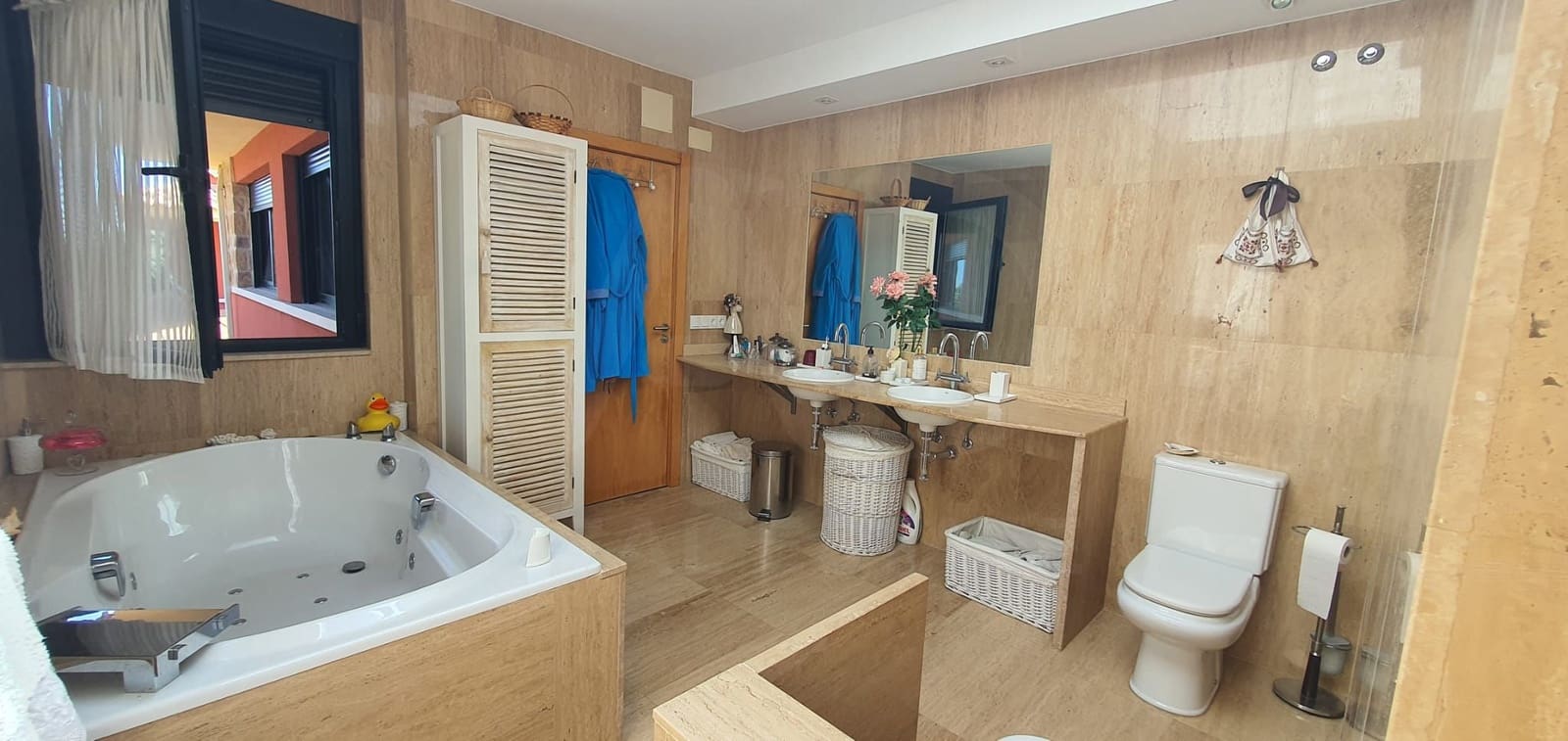 6 bedroom Townhouse for sale in Salamanca city with garage - € 520,000 (Ref: 9988261)