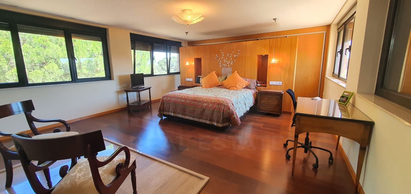 6 bedroom Townhouse for sale in Salamanca city with garage - € 520,000 (Ref: 9988261)