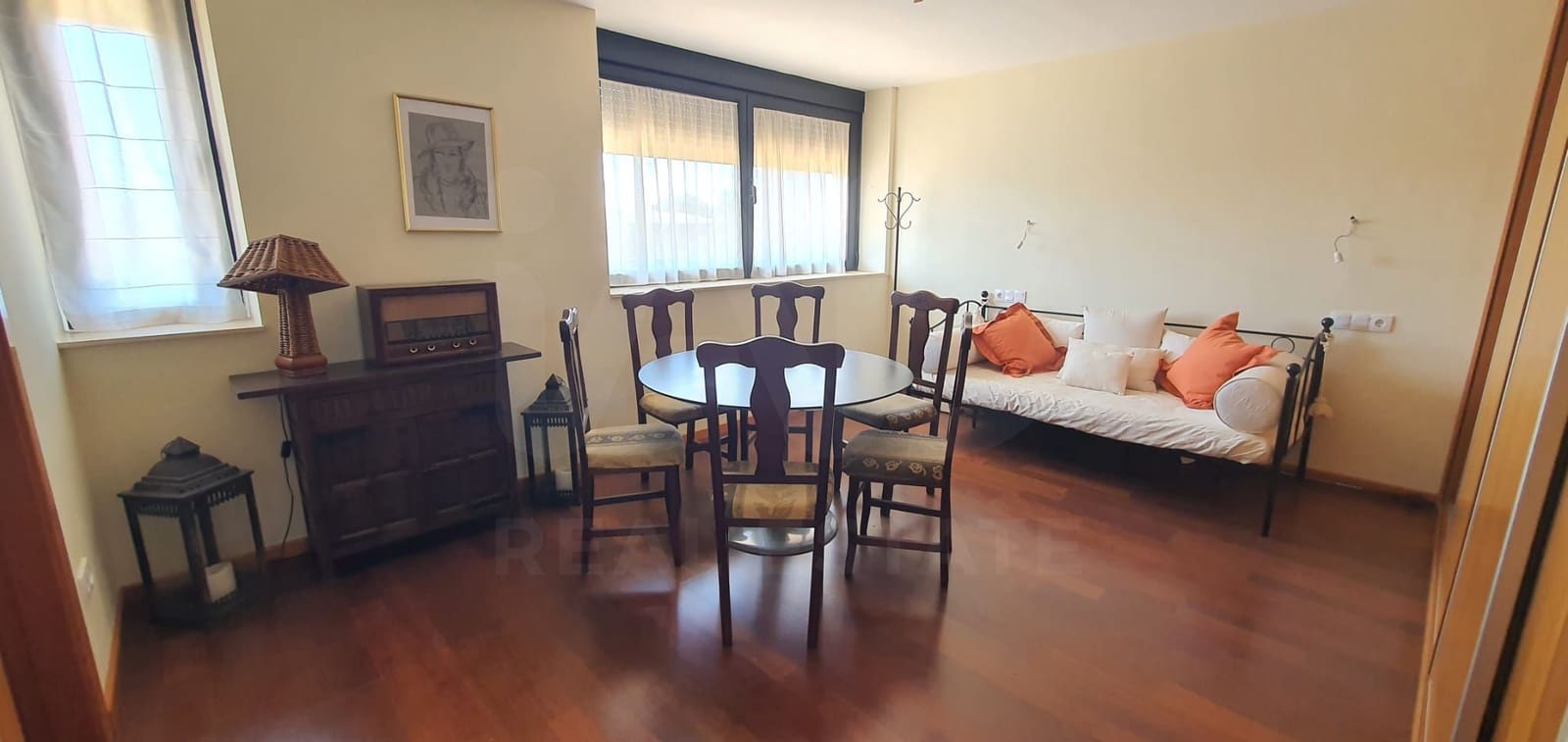 6 bedroom Townhouse for sale in Salamanca city with garage - € 520,000 (Ref: 9988261)