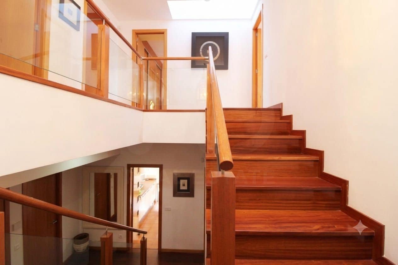 6 bedroom Townhouse for sale in Salamanca city with garage - € 520,000 (Ref: 9988261)
