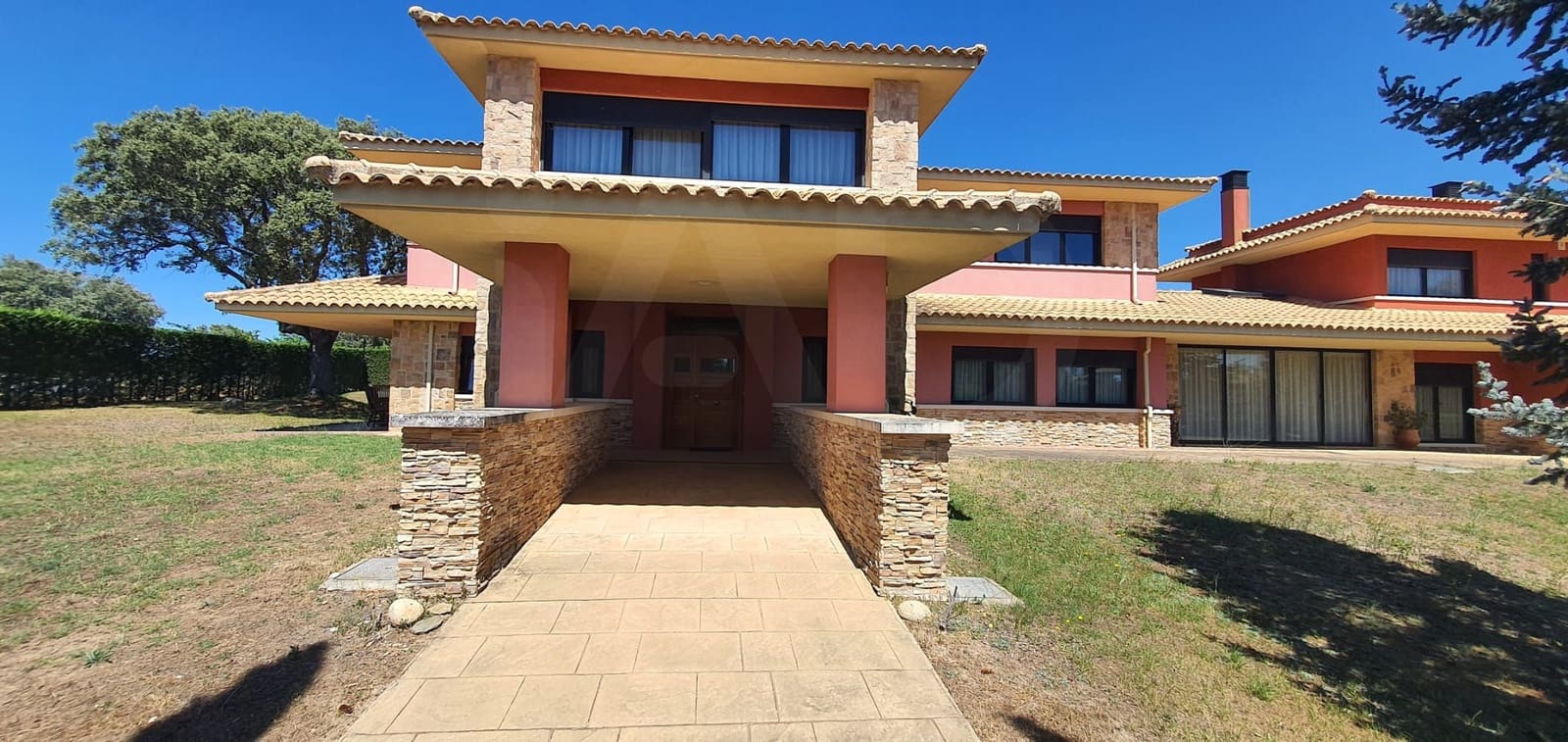 6 bedroom Townhouse for sale in Salamanca city with garage - € 520,000 (Ref: 9988261)