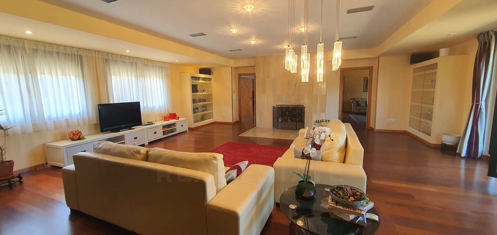 6 bedroom Townhouse for sale in Salamanca city with garage - € 520,000 (Ref: 9988261)