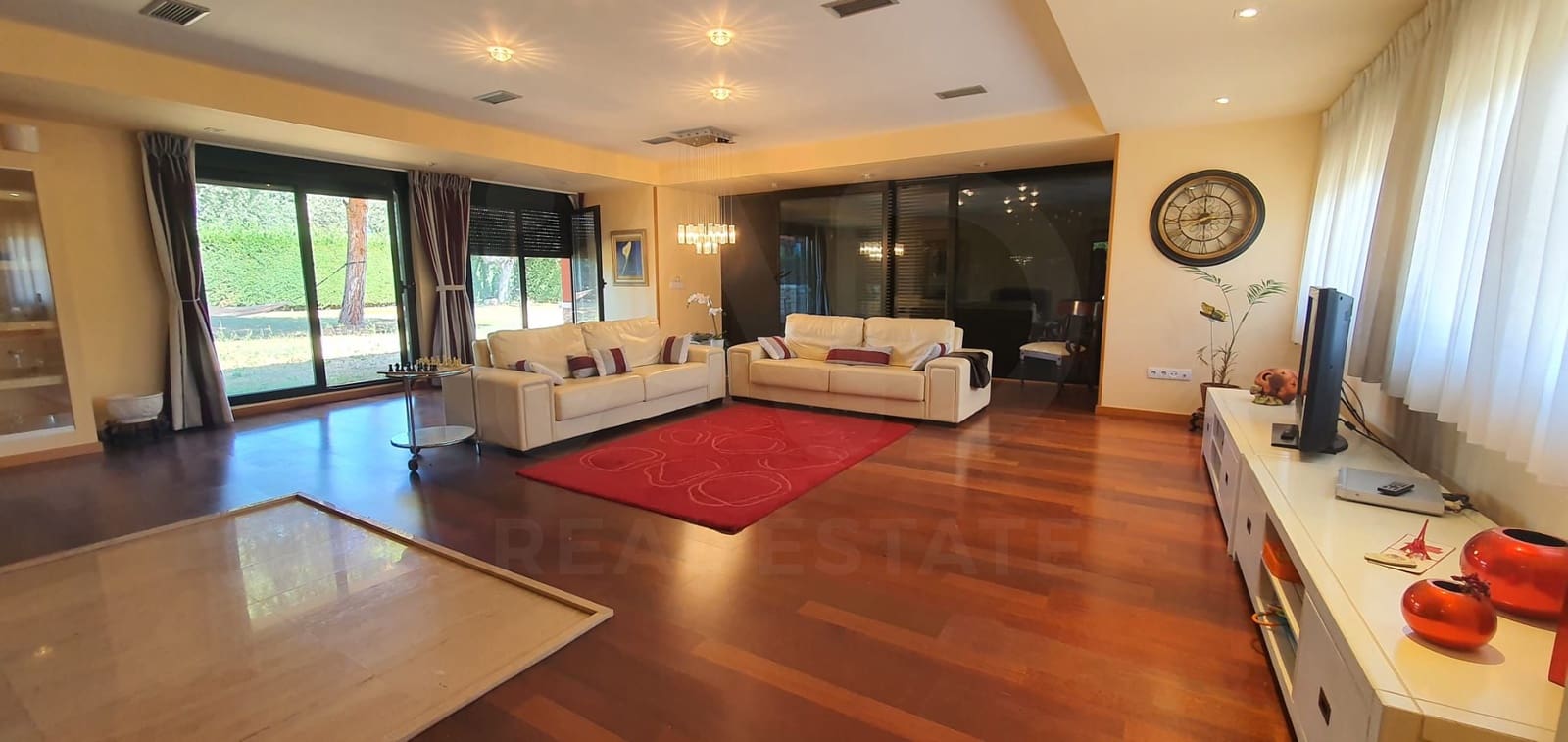 6 bedroom Townhouse for sale in Salamanca city with garage - € 520,000 (Ref: 9988261)