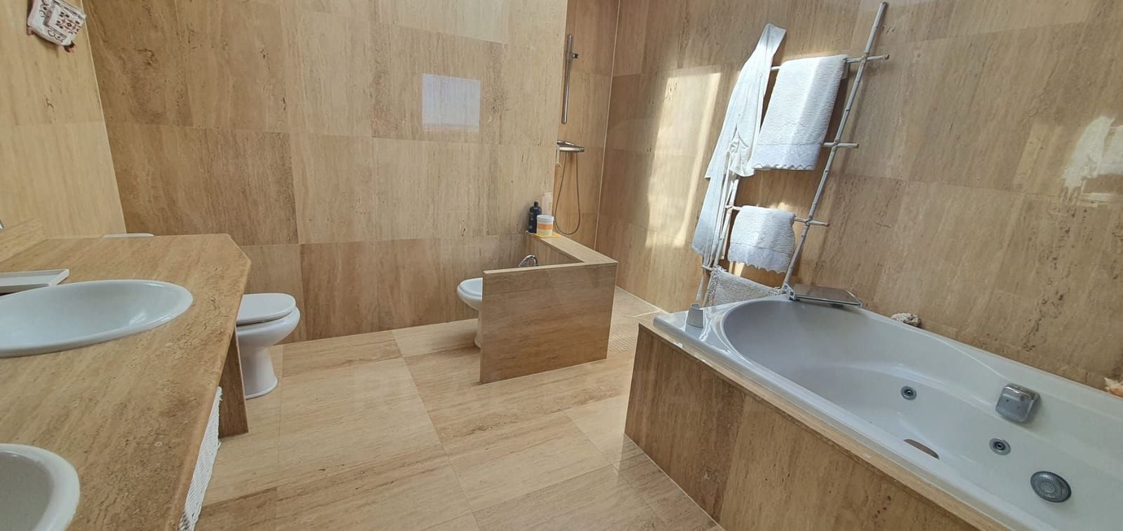 6 bedroom Townhouse for sale in Salamanca city with garage - € 520,000 (Ref: 9988261)