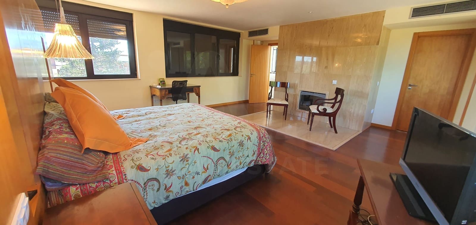 6 bedroom Townhouse for sale in Salamanca city with garage - € 520,000 (Ref: 9988261)