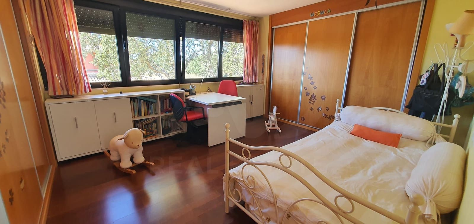 6 bedroom Townhouse for sale in Salamanca city with garage - € 520,000 (Ref: 9988261)