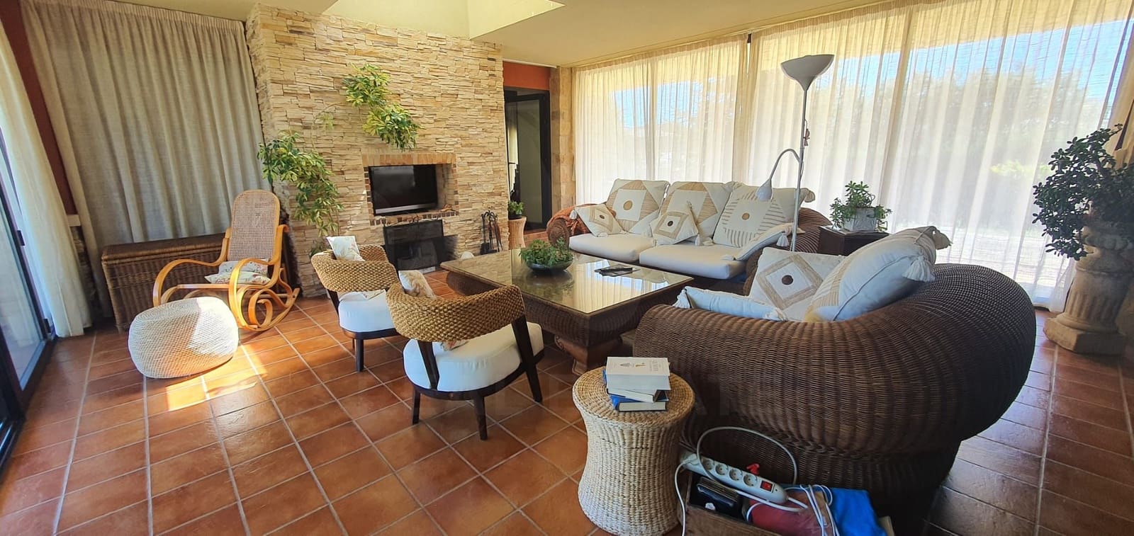 6 bedroom Townhouse for sale in Salamanca city with garage - € 520,000 (Ref: 9988261)