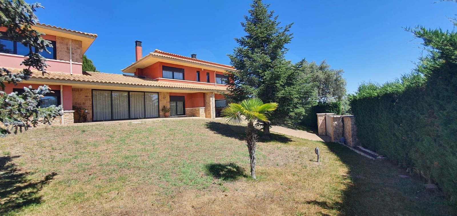 6 bedroom Townhouse for sale in Salamanca city with garage - € 520,000 (Ref: 9988261)