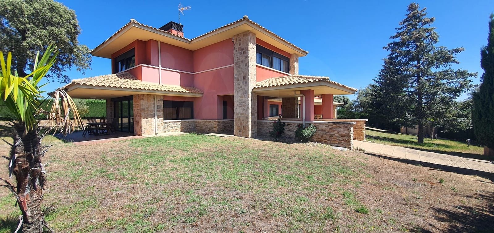 6 bedroom Townhouse for sale in Salamanca city with garage - € 520,000 (Ref: 9988261)