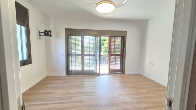 3 soverom Hus til salgs i Tarragona by med svømmebasseng - € 395 000 (Ref: 9988266)