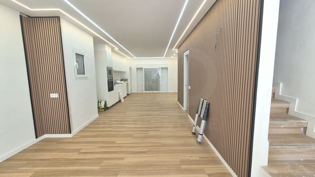 3 soverom Hus til salgs i Tarragona by med svømmebasseng - € 395 000 (Ref: 9988266)