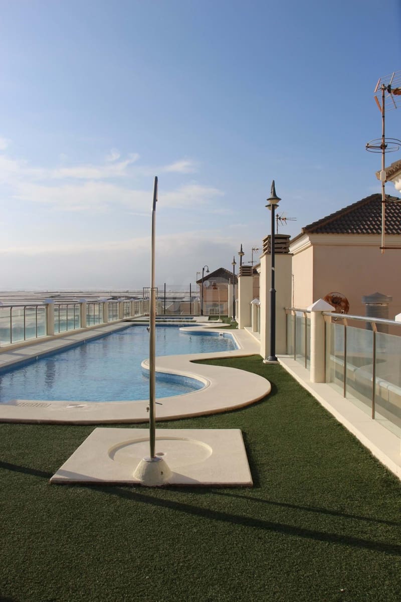 3 Zimmer Apartment zu verkaufen in Almeria Stadt mit Pool Garage - 168.000 € (Ref: 9988269)