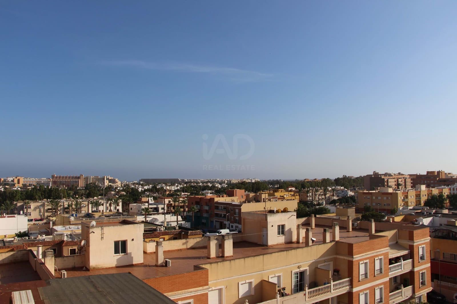 3 Zimmer Apartment zu verkaufen in Almeria Stadt mit Pool Garage - 168.000 € (Ref: 9988269)