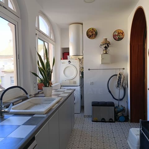 4 soverom Leilighet til salgs i La Vila de Gràcia, Barcelona by - € 780 000 (Ref: 9988271)
