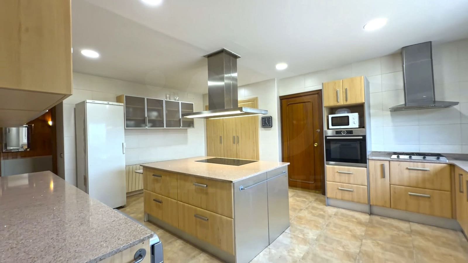 5 Zimmer Haus zu verkaufen in Barcelona Stadt mit Pool - 525.000 € (Ref: 9988272)