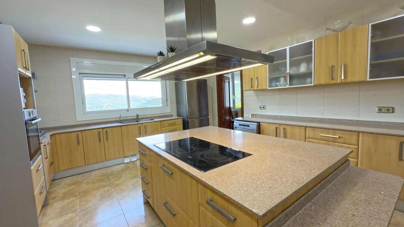 5 Zimmer Haus zu verkaufen in Barcelona Stadt mit Pool - 525.000 € (Ref: 9988272)