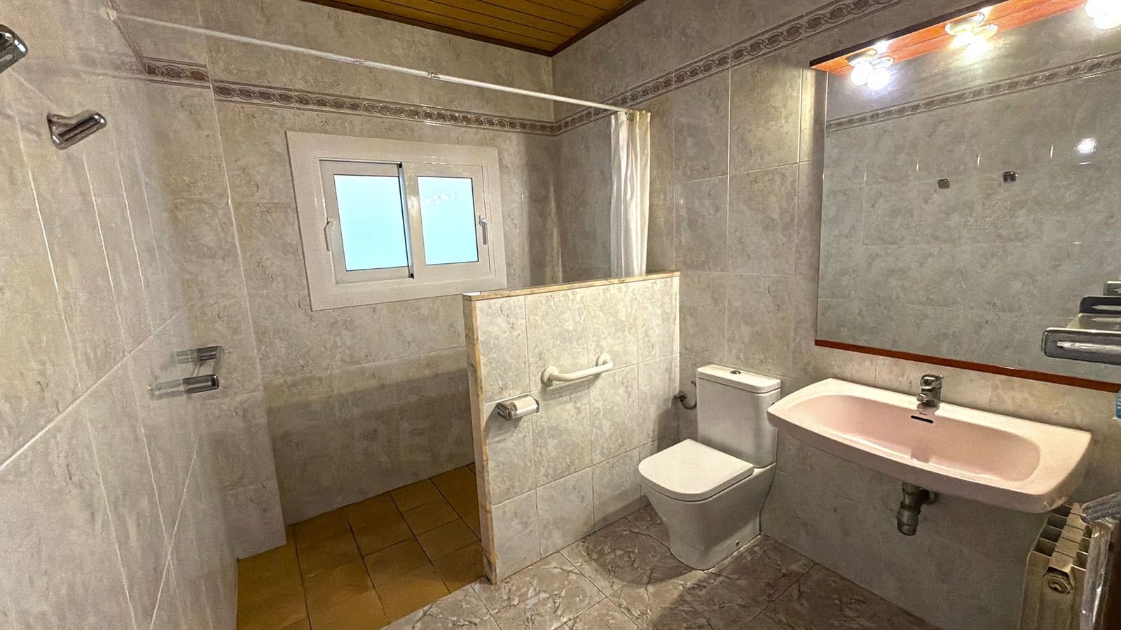 5 Zimmer Haus zu verkaufen in Barcelona Stadt mit Pool - 525.000 € (Ref: 9988272)