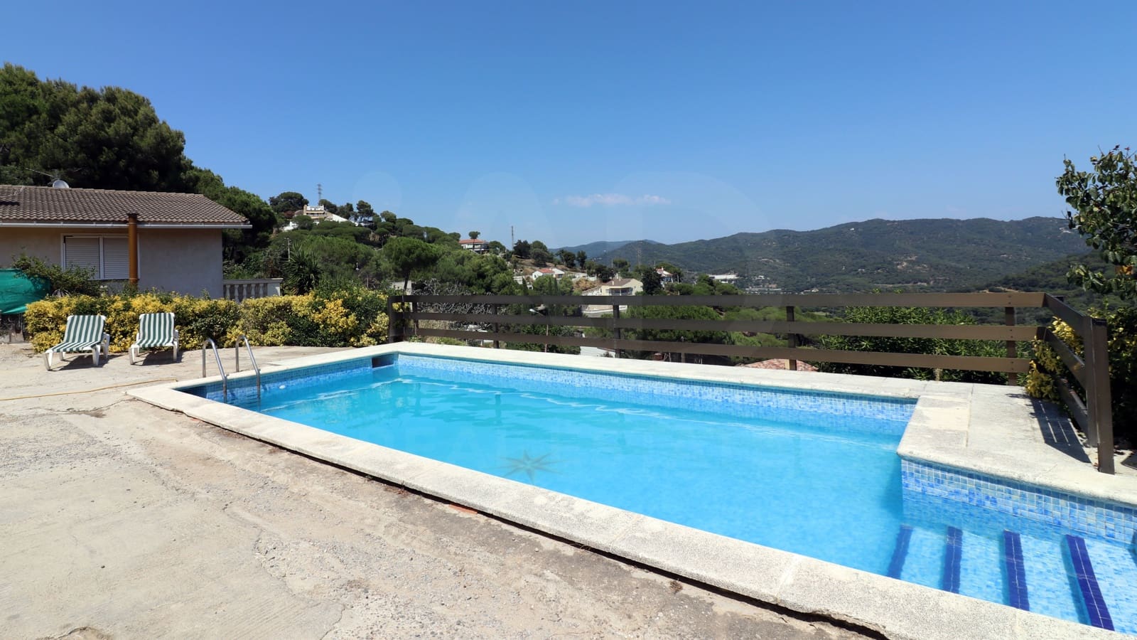 5 Zimmer Haus zu verkaufen in Barcelona Stadt mit Pool - 525.000 € (Ref: 9988272)