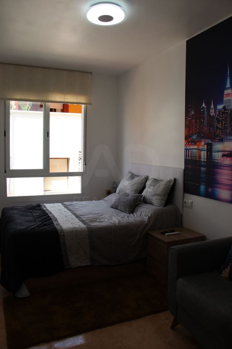 3 Zimmer Apartment zu verkaufen in Almeria Stadt - 157.500 € (Ref: 9988276)