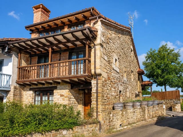 3 Zimmer Haus zu verkaufen in Anievas mit Pool Garage - 360.000 € (Ref: 9988278)