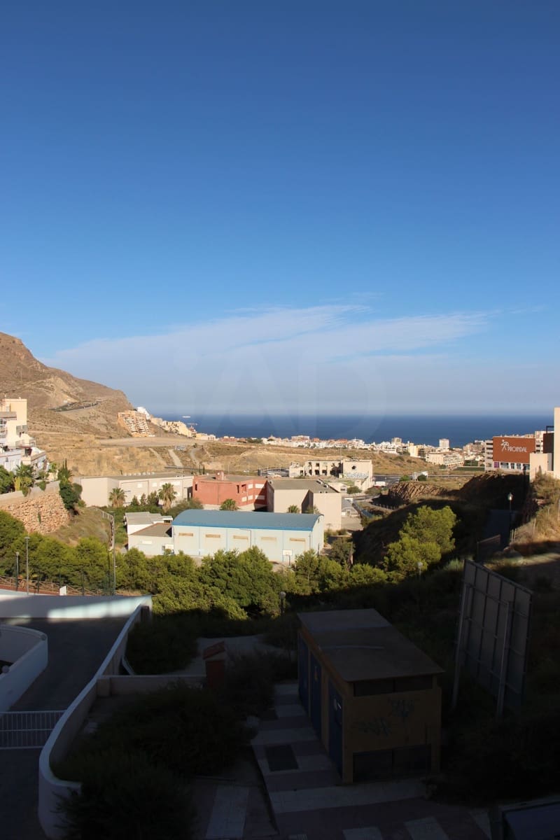 2 soveværelse Lejlighed til salg i Almeria by med swimmingpool garage - € 209.000 (Ref: 9988283)