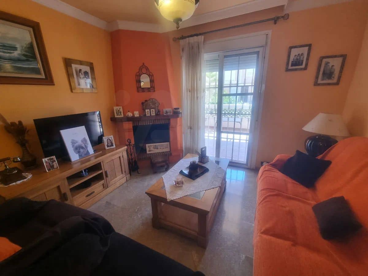4 slaapkamer Rijtjeshuis te koop in Almeria stad met garage - € 430.500 (Ref: 9988286)