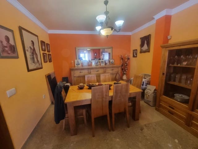 4 slaapkamer Rijtjeshuis te koop in Los Molinos - Villa Blanca, Almería stad met garage - € 430.500 (Ref: 9988286)