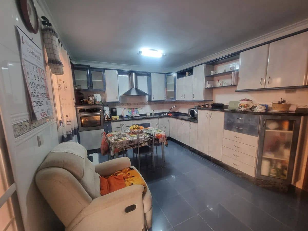 4 slaapkamer Rijtjeshuis te koop in Almeria stad met garage - € 430.500 (Ref: 9988286)