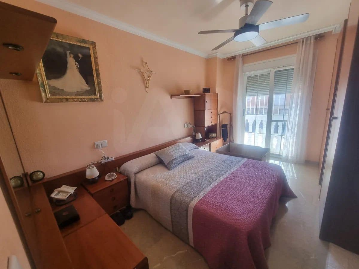 4 slaapkamer Rijtjeshuis te koop in Almeria stad met garage - € 430.500 (Ref: 9988286)