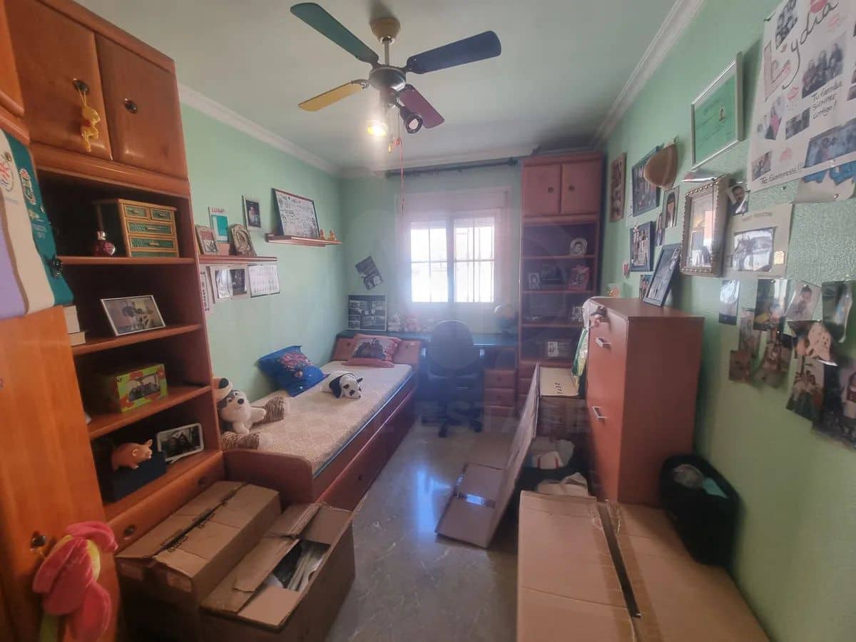 4 slaapkamer Rijtjeshuis te koop in Almeria stad met garage - € 430.500 (Ref: 9988286)
