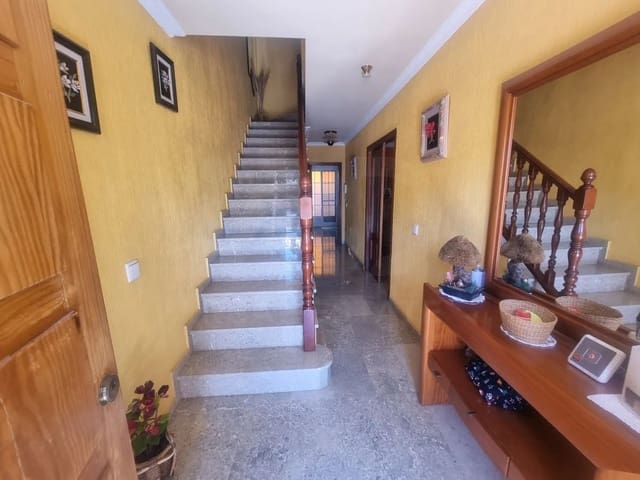 4 slaapkamer Rijtjeshuis te koop in Los Molinos - Villa Blanca, Almería stad met garage - € 430.500 (Ref: 9988286)