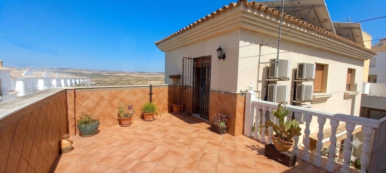 4 soverom Hus til salgs i Cadiz by med garasje - € 298 000 (Ref: 9988287)