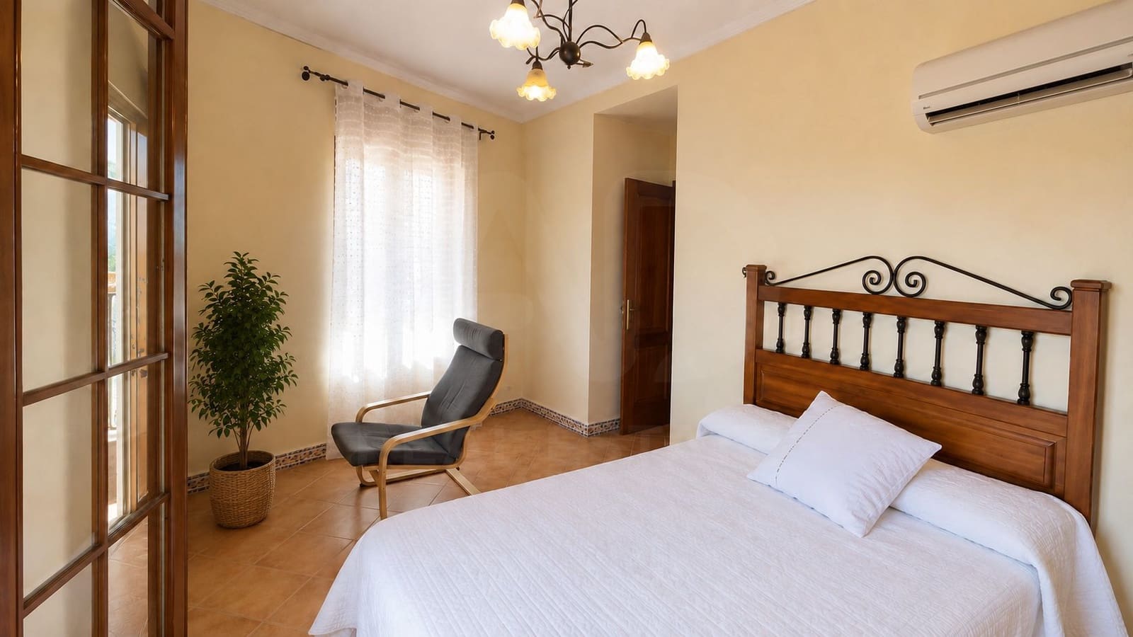 4 soverom Hus til salgs i Cadiz by med garasje - € 298 000 (Ref: 9988287)