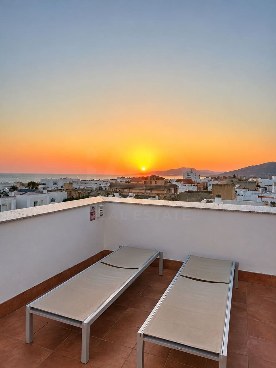 2 soverom Penthouse til salgs i Cadiz by med garasje - € 690 000 (Ref: 9988288)