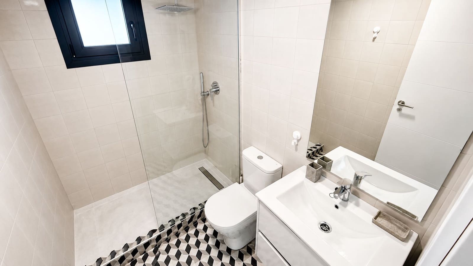 2 soverom Penthouse til salgs i Cadiz by med garasje - € 690 000 (Ref: 9988288)