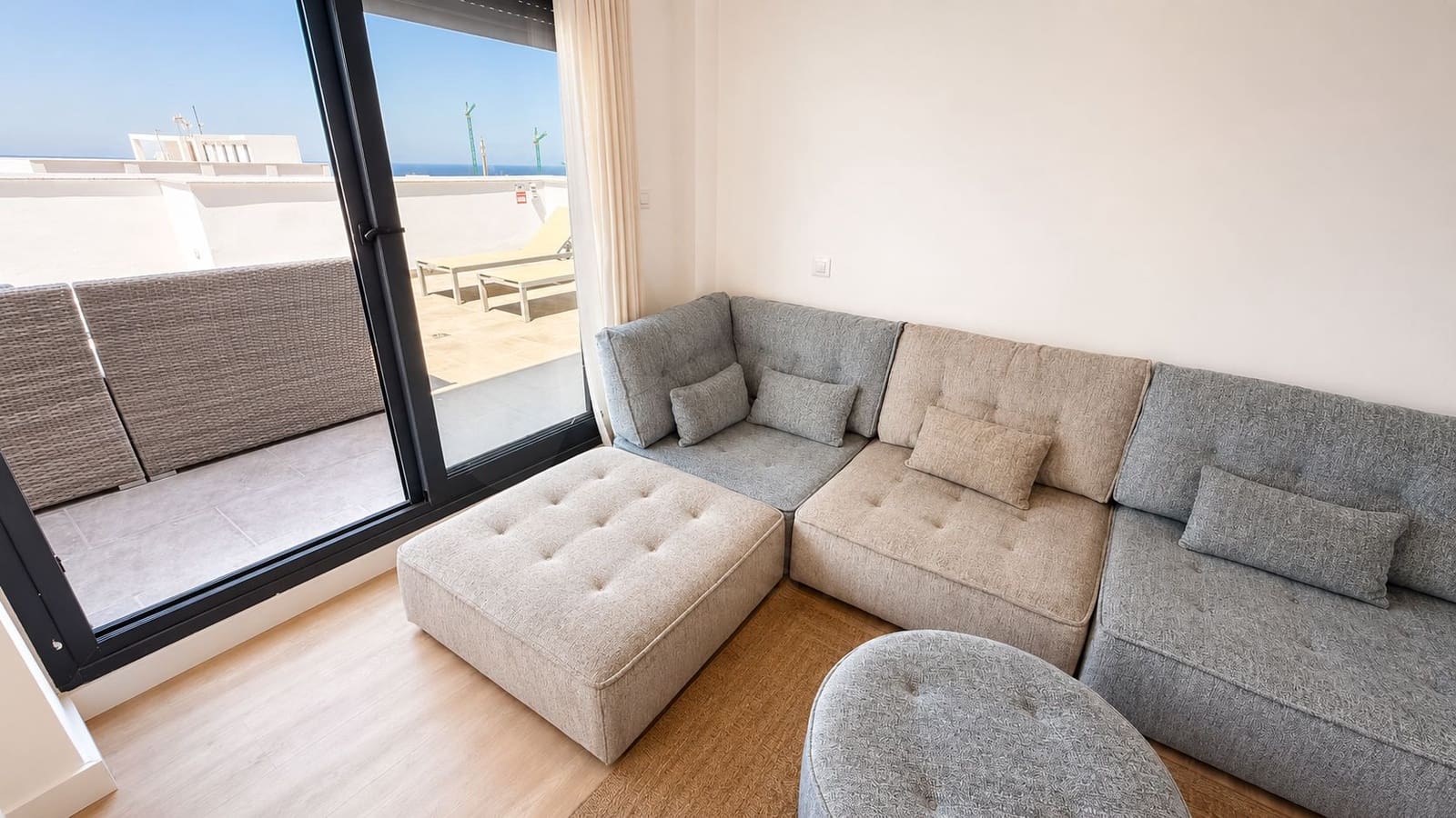 2 soverom Penthouse til salgs i Cadiz by med garasje - € 690 000 (Ref: 9988288)
